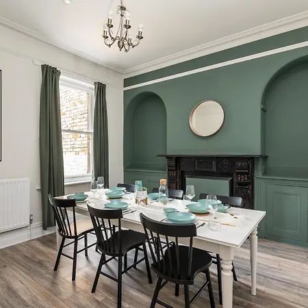 Holiday home Stunning House By Yorksha