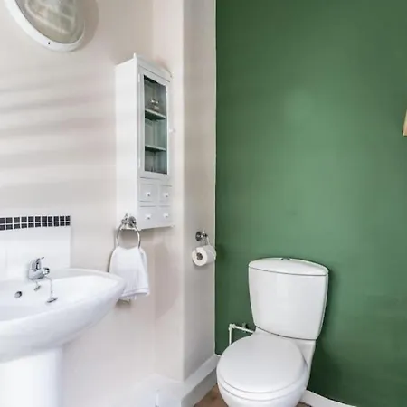 Stunning House By Yorksha סקיפטון